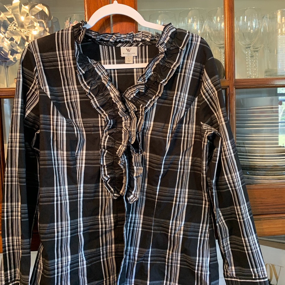 Worthingtom stretch ruffle button down. Worn‎ 3x. Great for the holidays.